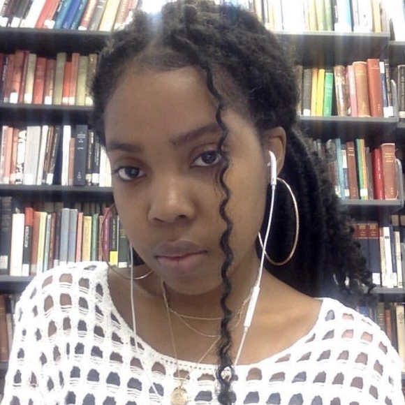 Meet your Posher, Annissa - Picture 1 of 5